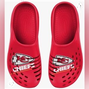 FOCO NFL Boys Youth KC Chiefs Team Logo Sport Clogs.